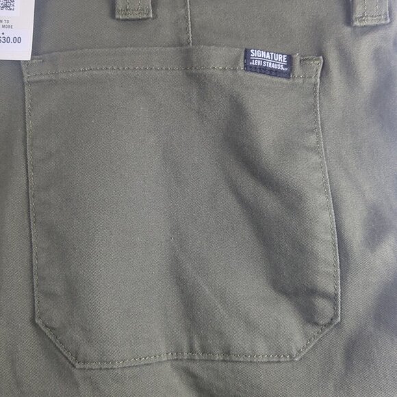 Signature Gold Levi Strauss Olive Green Cargo Shorts Mens 46 Hits At The Knee - Picture 9 of 16
